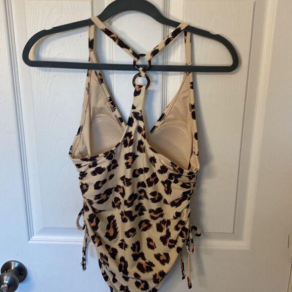 Kona Sol- cheetah print one piece swimsuit- size small - Picture 5 of 8